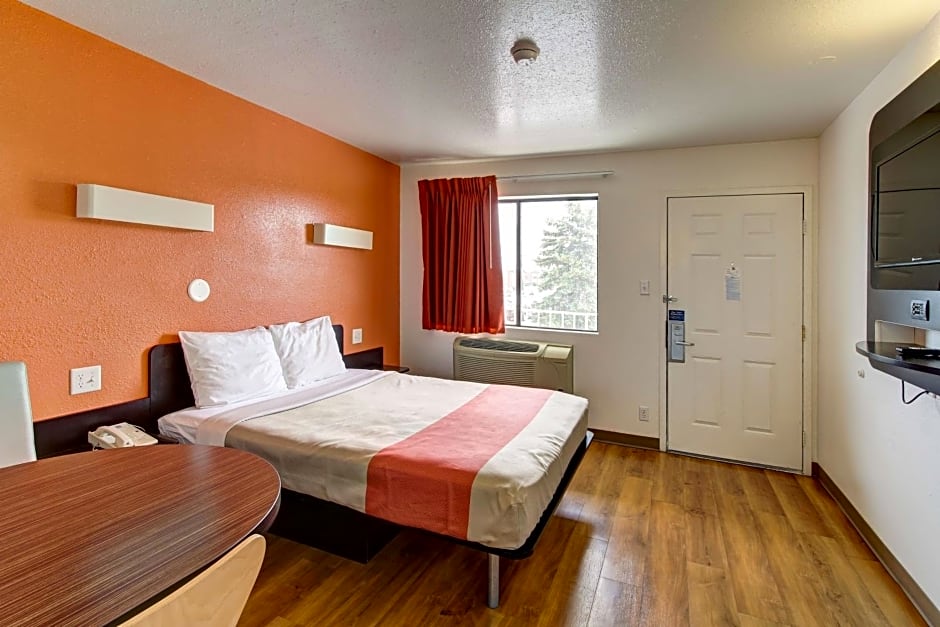 Motel 6-Amherst, OH - Cleveland West - Lorain