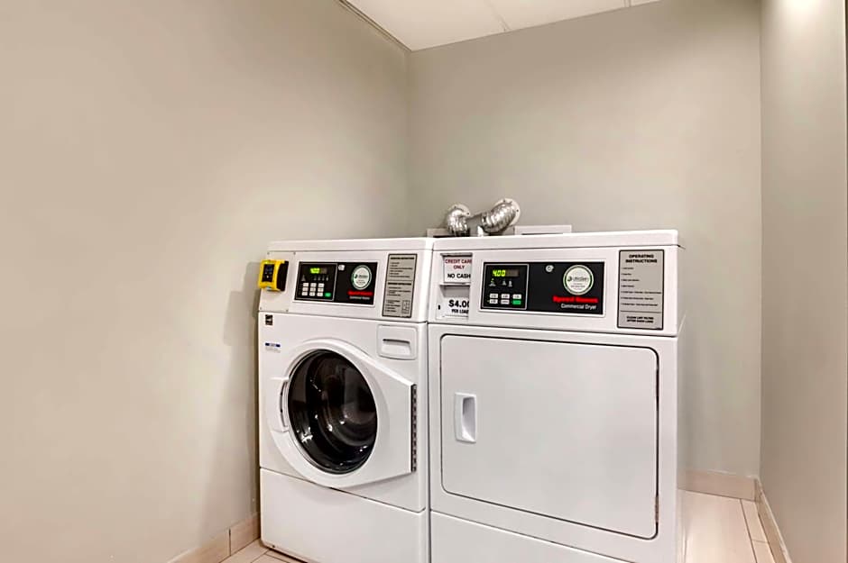 Best Western Plus Commerce Hotel