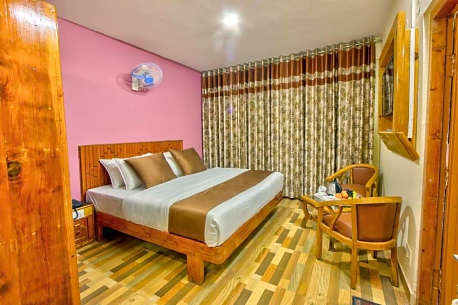 Goroomgo Samiru Manali 