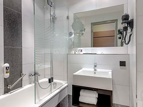 Standard Room with queensize bed