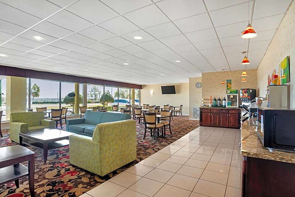 Quality Inn & Suites Near Lake Eufaula