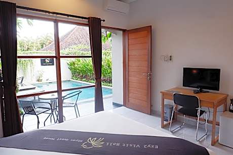 Deluxe Room with Pool Access