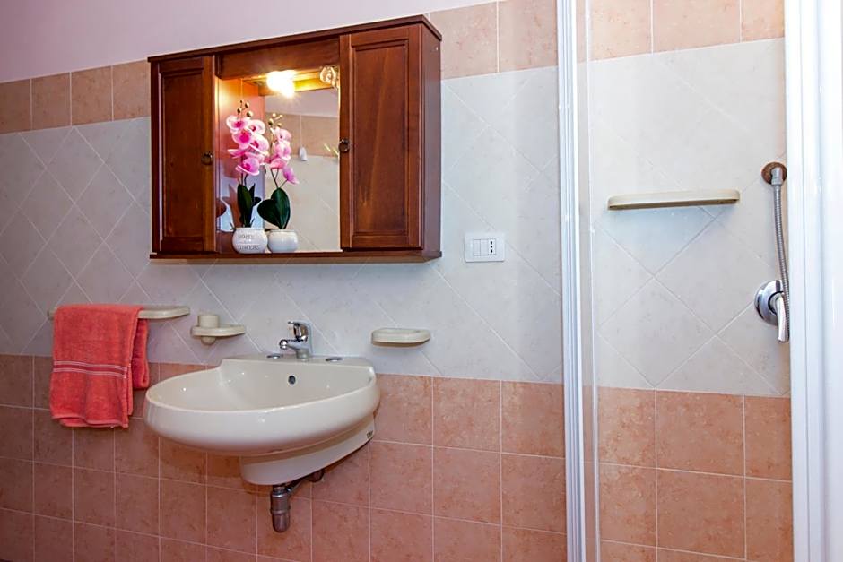 Appartamenti in Villa con ampio giardino esterno