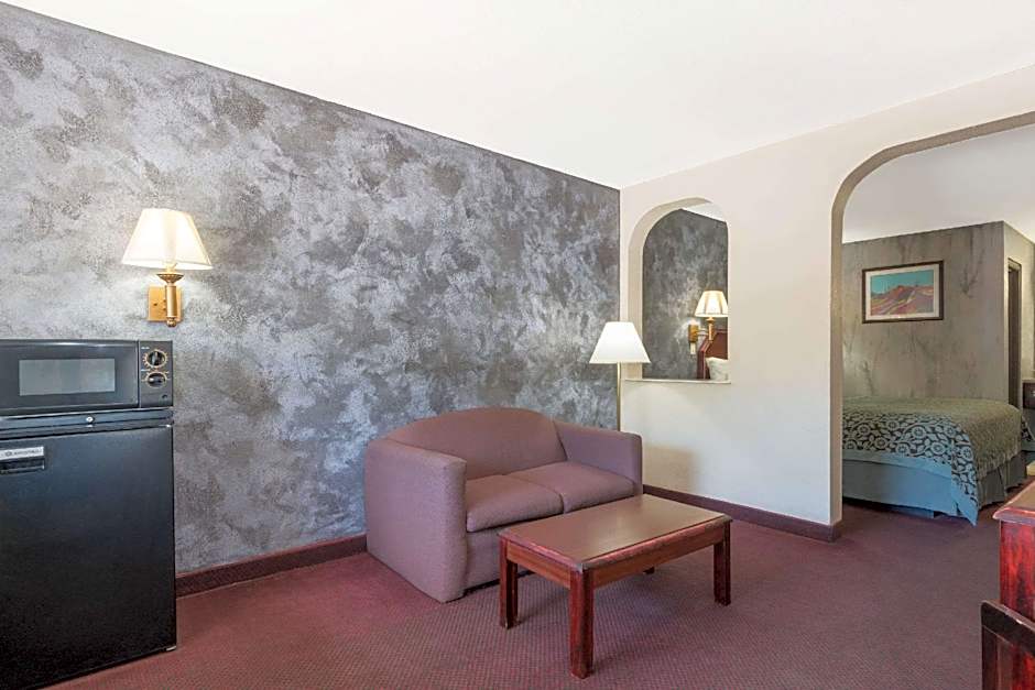 Days Inn by Wyndham Ruidoso Downs