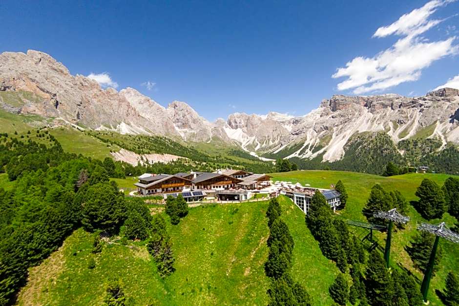 Almhotel Col Raiser