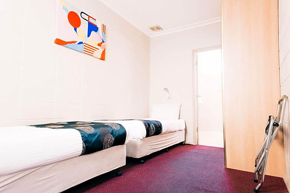 Motel Poinsettia