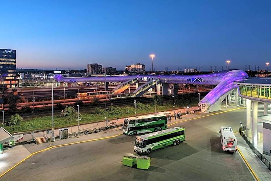 Stylish 2BR: w/free parking & streaming!