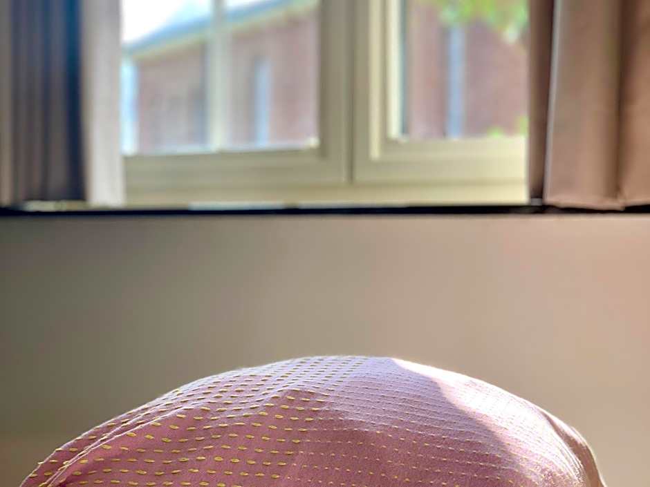 Hotel Au Nom De Dieu