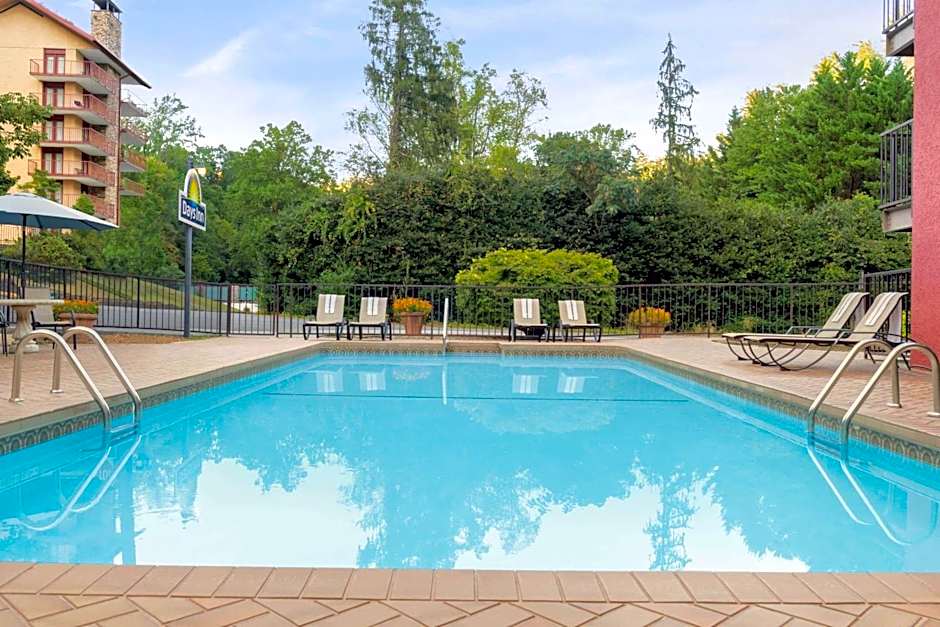 Gatlinburg River Inn