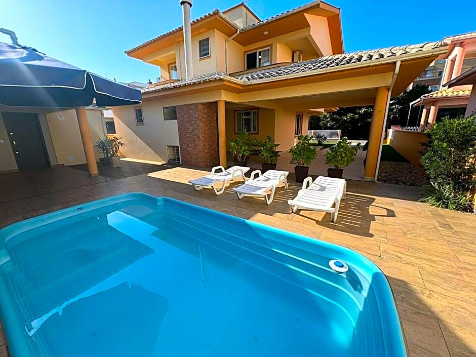 cód 11 - Excelente casa localizada á 180m do mar!