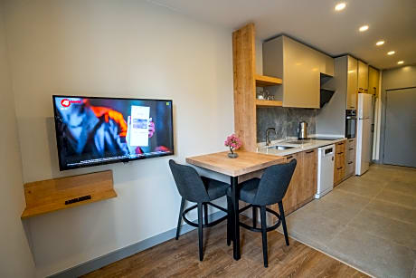 GRAND DELUXE GARDEN APARTMENT