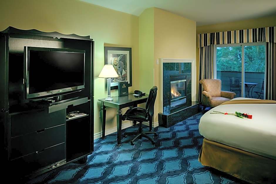 Plaza Inn & Suites at Ashland Creek