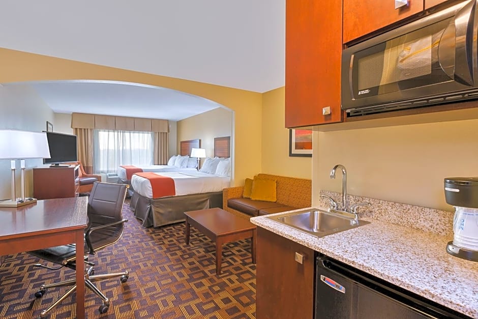 Holiday Inn Express Hotel & Suites Salina, an IHG Hotel