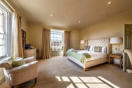 The Black Lion, Long Melford