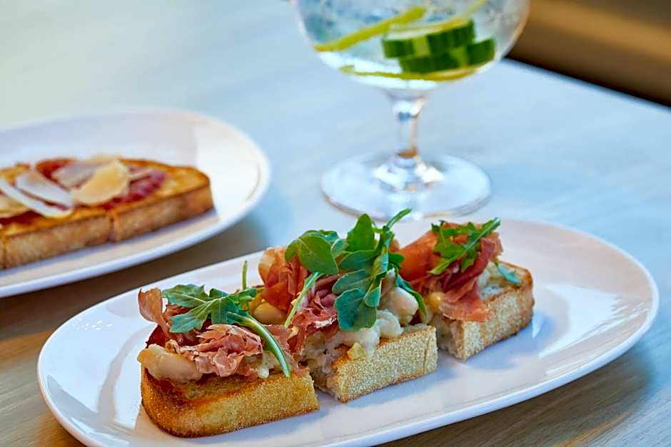 AC Hotel by Marriott Madison Downtown