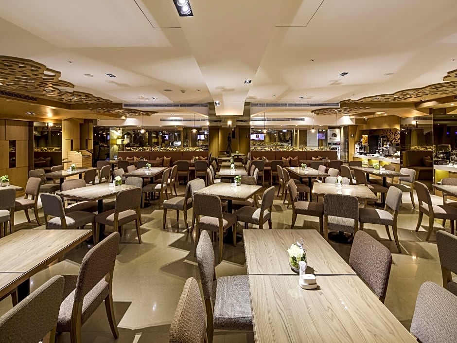 Green World Taipei Station