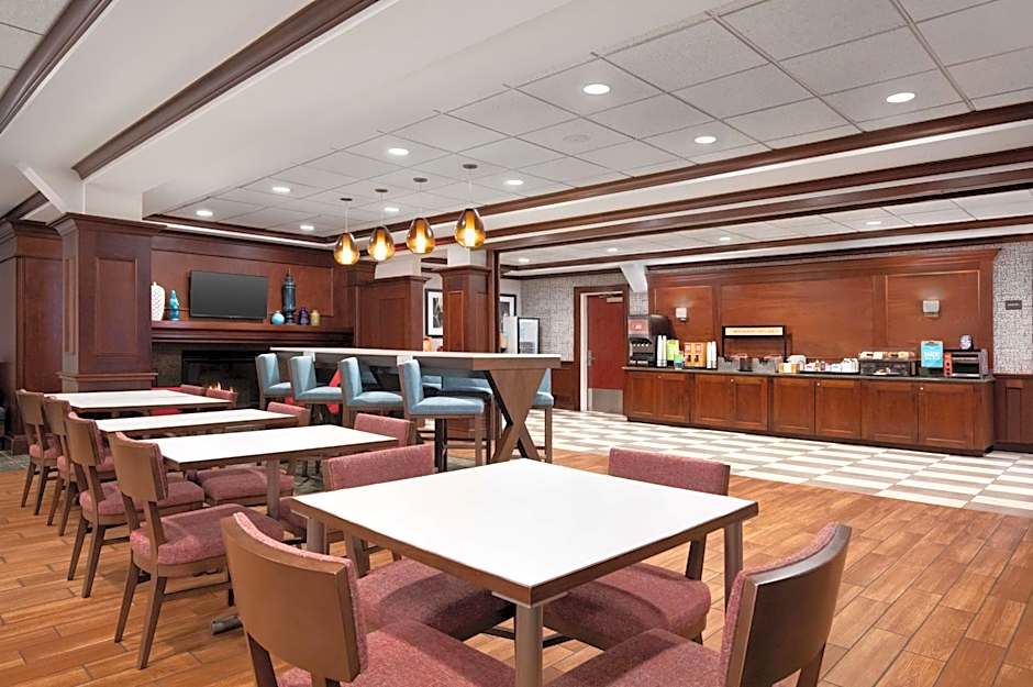 Hampton Inn By Hilton Long Island - Brookhaven