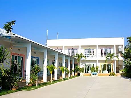 Baan Chom Jan Suan Phung