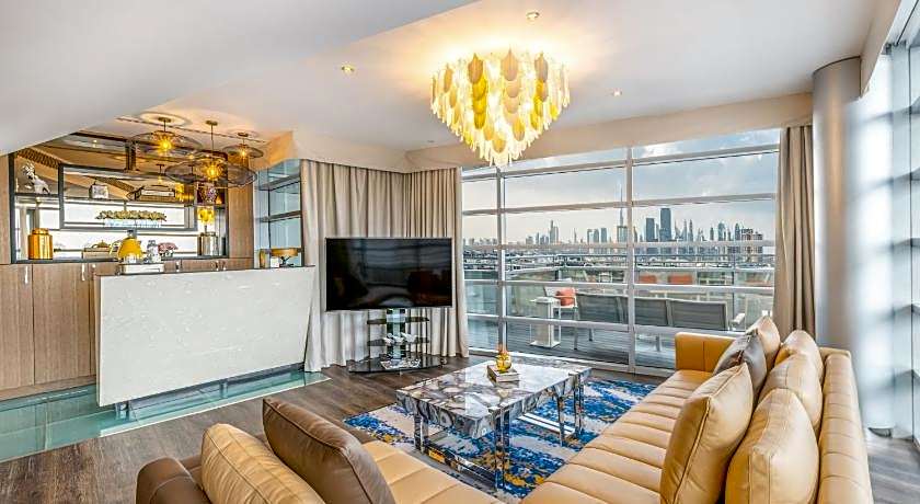 Golden Sands Hotel Creek