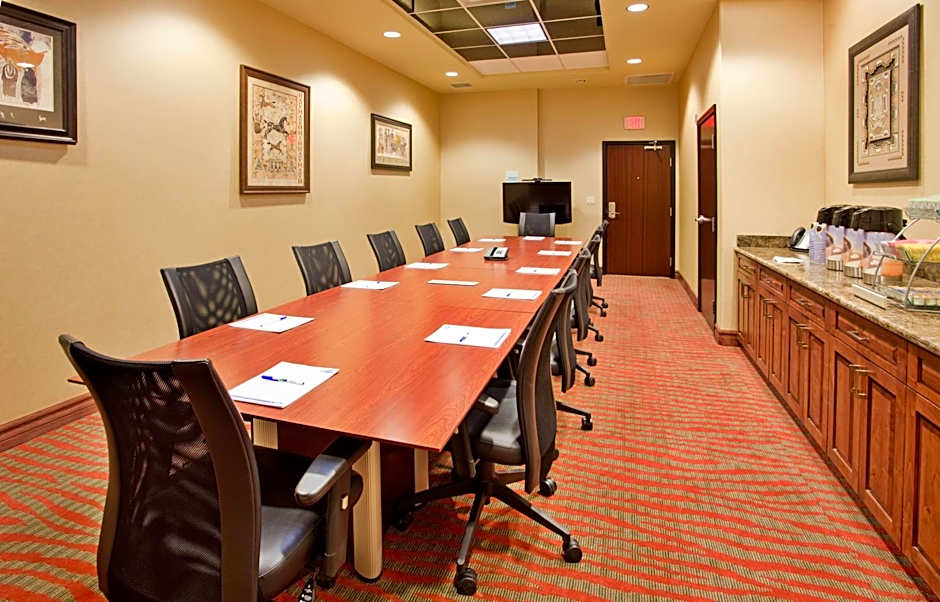 Holiday Inn Express & Suites Gallup East By IHG
