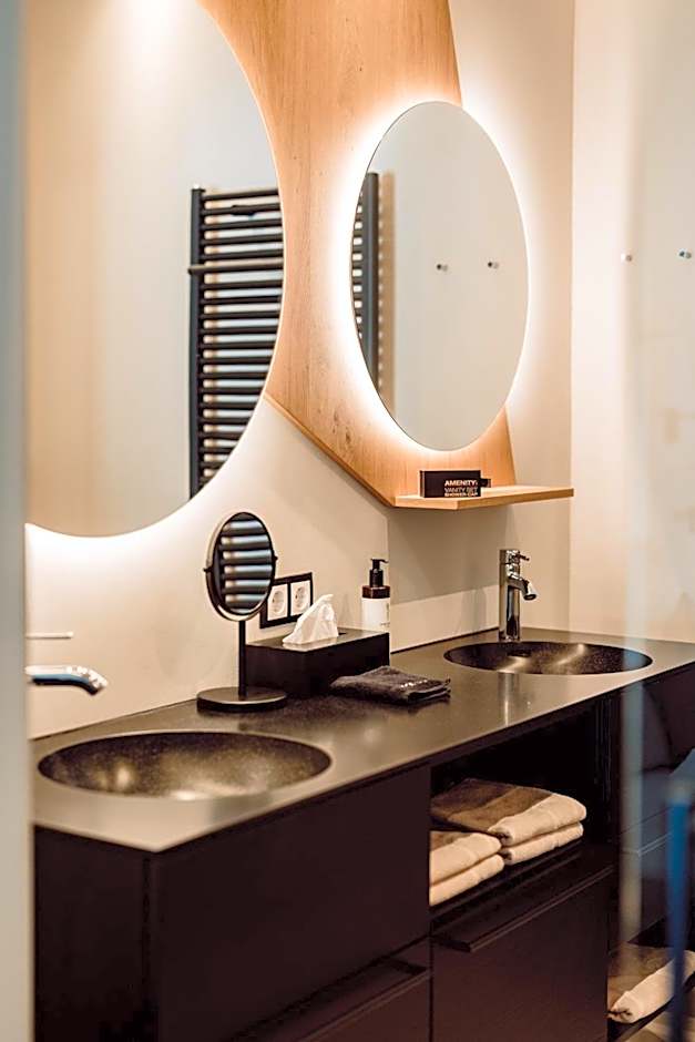 JoAnn suites & apart