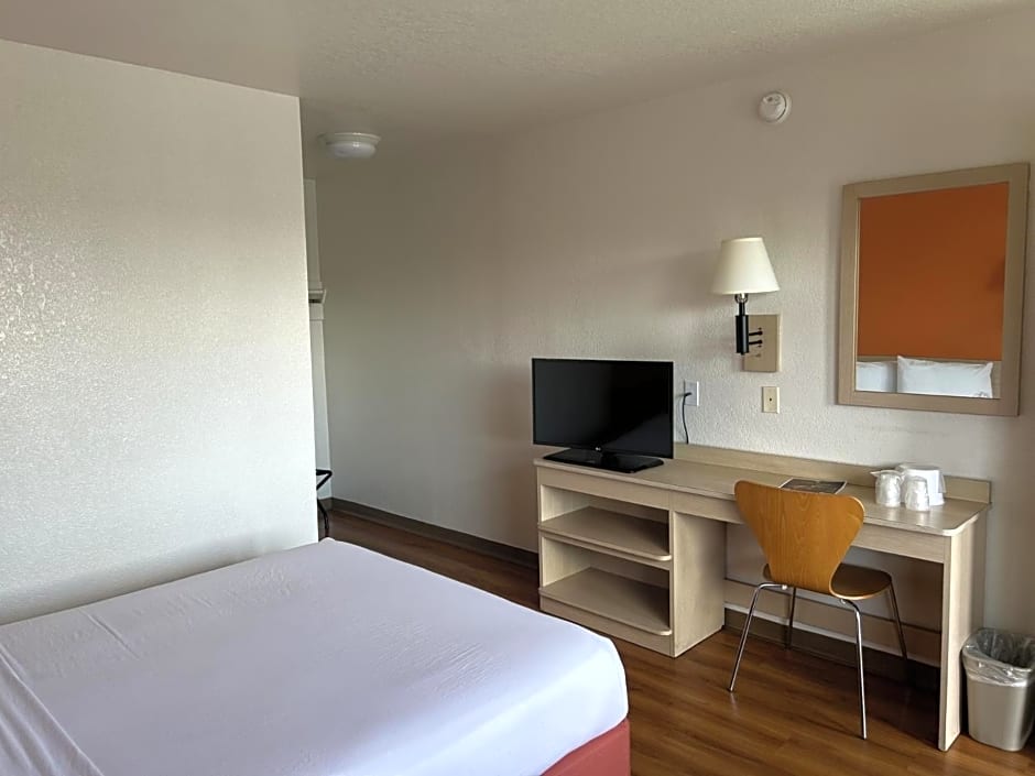 Motel 6-Stanton, CA