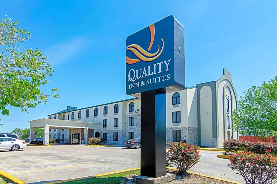 Quality Inn and Suites Near Tanger Outlet Mall