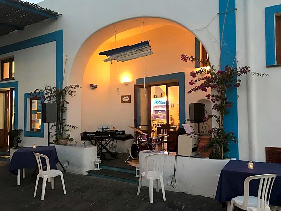 Da Nino sul mare Filicudi