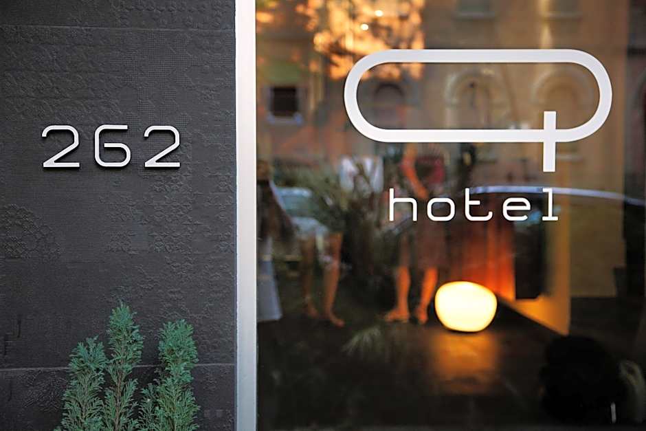 Q Hotel