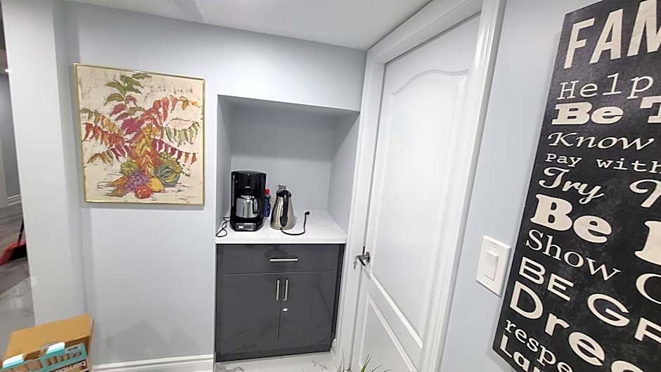 LUXURY 2-BEDROOMS UNIT WITH WIFI, LDR & PARKING.