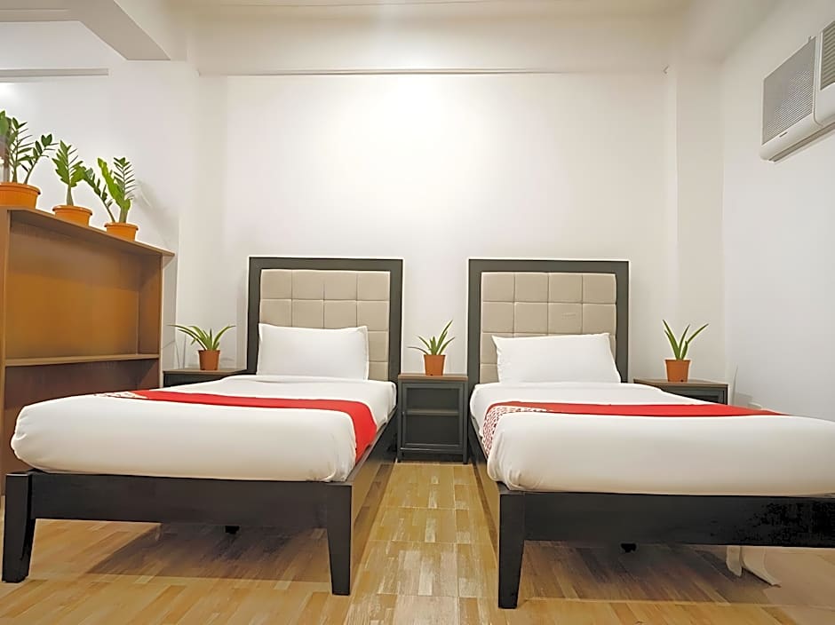 OYO 150 Davao Airport View Hotel