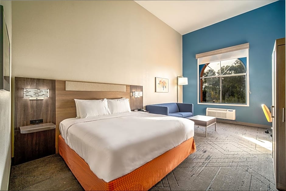 Holiday Inn Express & Suites Phoenix - Mesa West by IHG