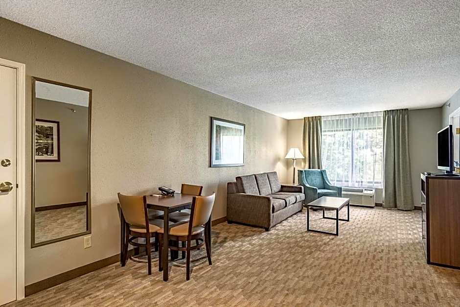Riverview Inn & Suites, an Ascend Collection Hotel