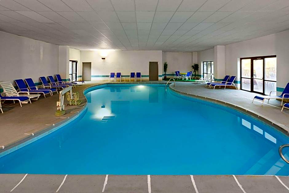 Days Inn & Suites by Wyndham Northwest Indianapolis