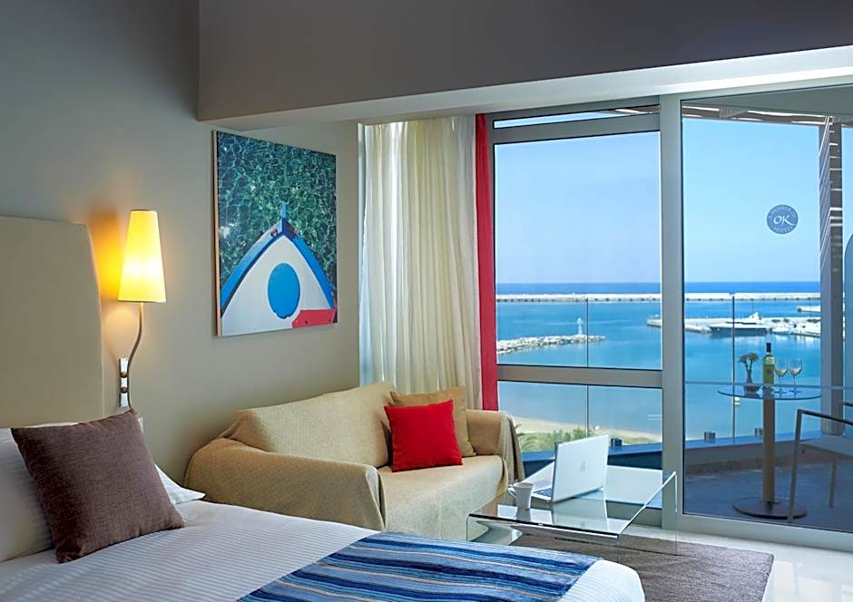 Kyma Suites Beach Hotel