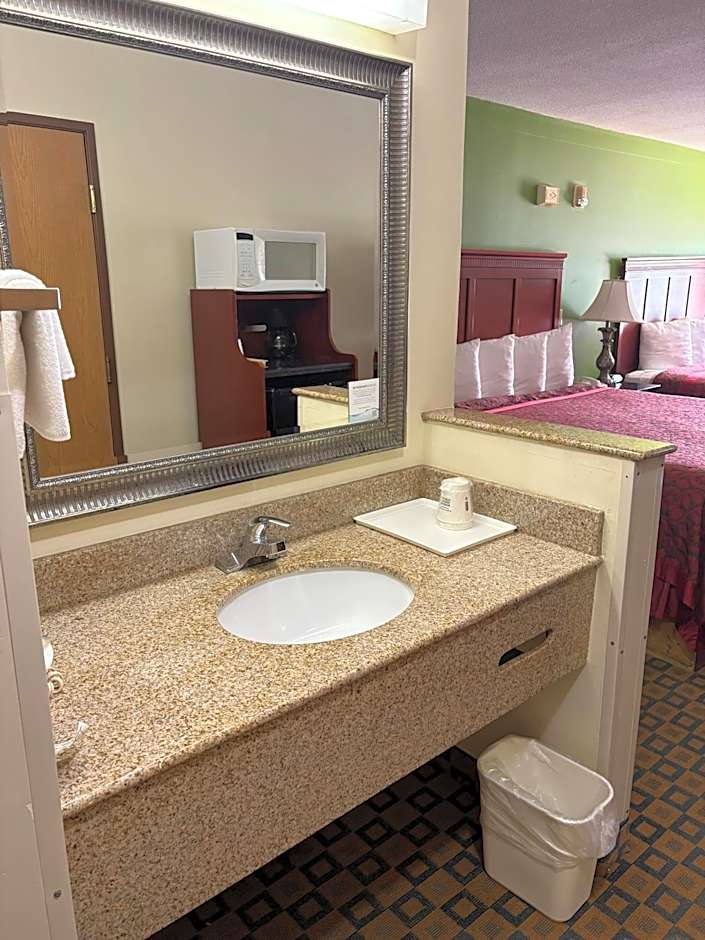 Days Inn & Suites by Wyndham Wichita