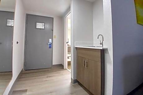 Queen Suite with Two Queen Beds - Non-Smoking