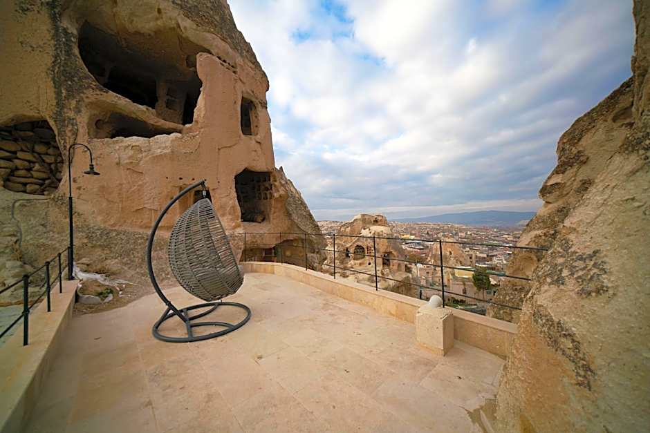 ZEUS CAVE SUITES 