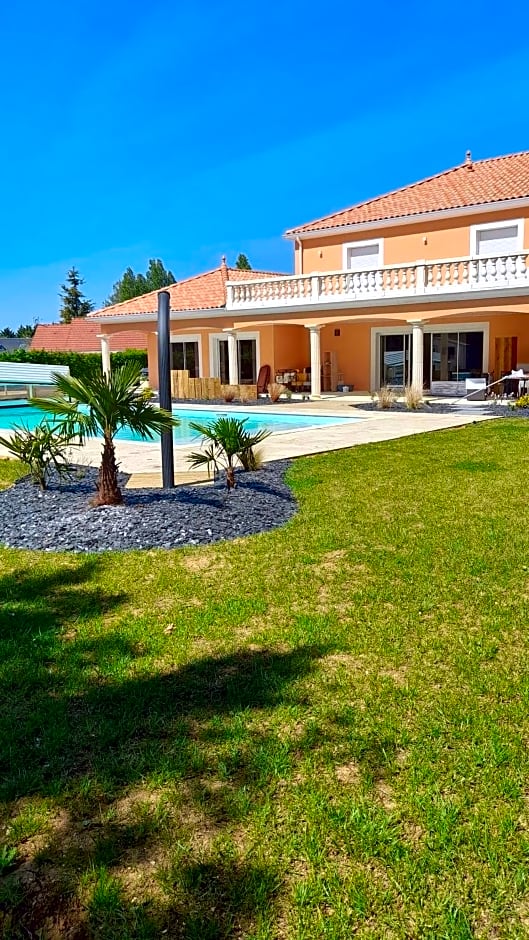 VILLA DES CHENES-Adult only