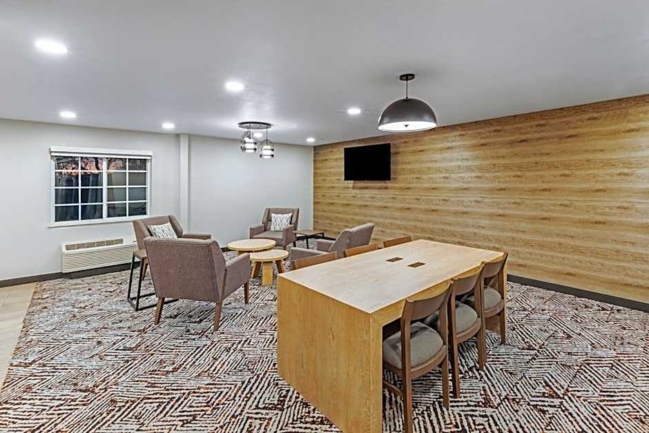 Candlewood Suites Topeka Hotel By IHG