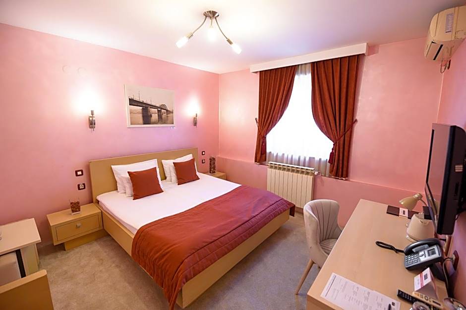 Euro Garni Hotel