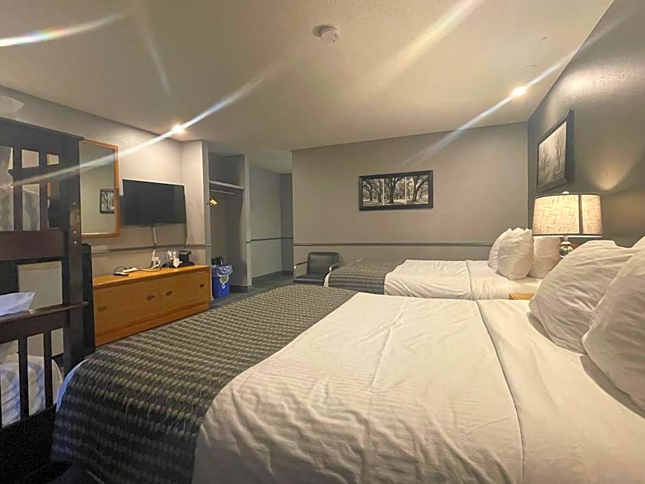 Photo 1 of 4 of Family Room with Two Queen Beds and Bunk Beds - Non-Smoking