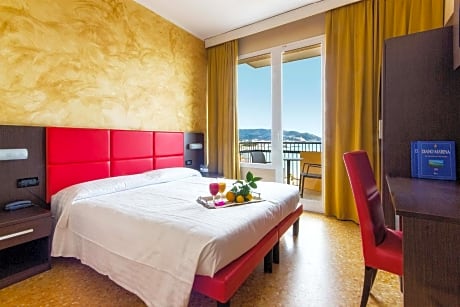 Double or Twin Room with Balcony and Sea View