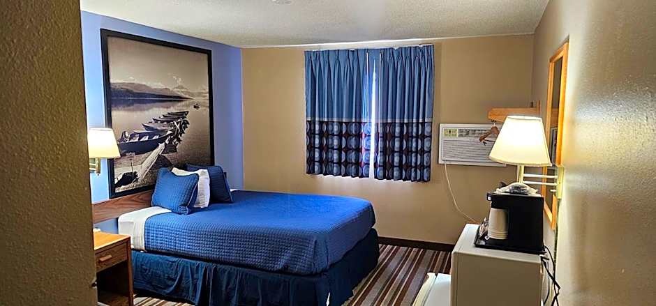 Photo 1 of 4 of 1 Queen Bed, Accessible, Nonsmoking