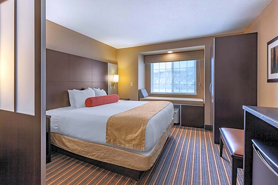 Best Western Plus Woodstock Inn & Suites