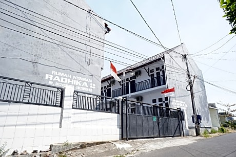 OYO Life 92886 Rumah Nyaman Radhika 2 Syariah