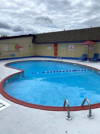 Rodeway Inn Auburn Hills - Detroit