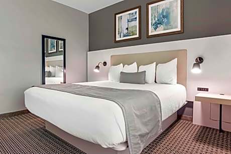 King Room with Wet Bar - Non-Smoking