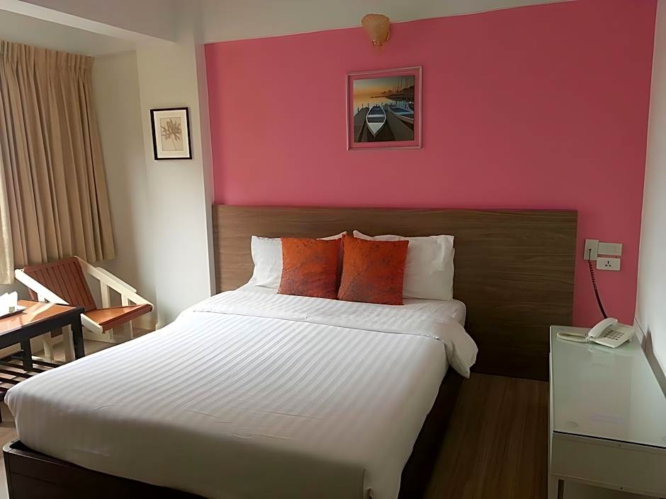 Crown Bts Nana Hotel