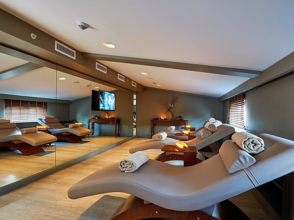 Renata Suites Boutique Hotel